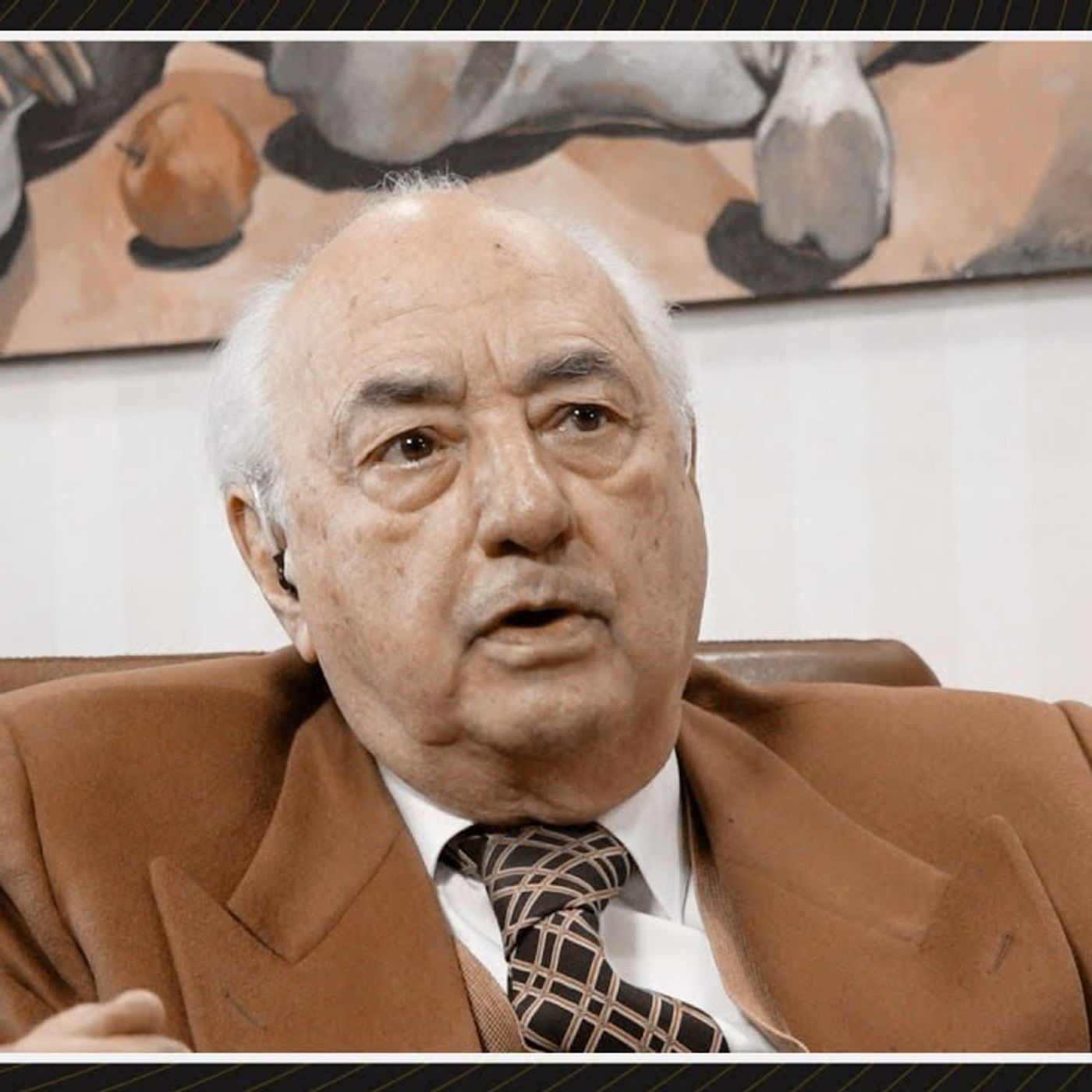 کتابخوانی «امپراتوری‌ها و آنارشی‌ها: تاریخچه مختصر نفت در خاورمیانه» با فریدون مجلسی